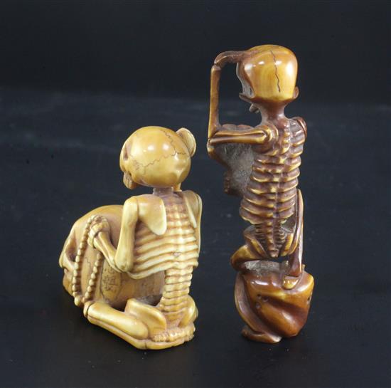Two Japanese ivory okimono / netsuke of skeletons, 19th century, 1.2cm